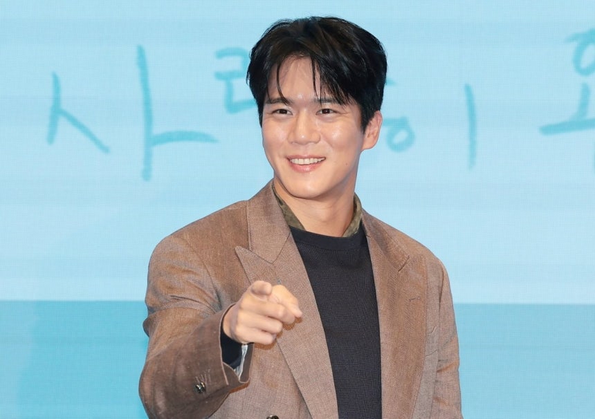 배우 하석진이 22일 서울 구로구 신도림 디큐브시티 더세인트에서 열린 KBS 2TV 새 주말드라마 '사랑이 온다'(극본 이경희/연출 홍석구) 제작발표회에 참석해 포즈를 취하고 있다.사진=뉴스1