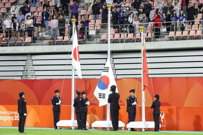 지난 3일 일본 아이치현 도요타 스타디움에서 열린 2026 아이치·나고야 아시안게임 축구 결승전 시상식에서 태극기가 게양되지 않고 있다./사진=뉴스1