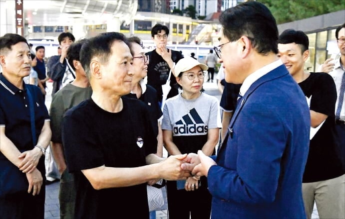 광장에 차린 이동시장실…이기형의 '현장소통'