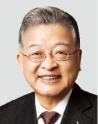 이용익 신  흥 회장, 서울대 발전공로상