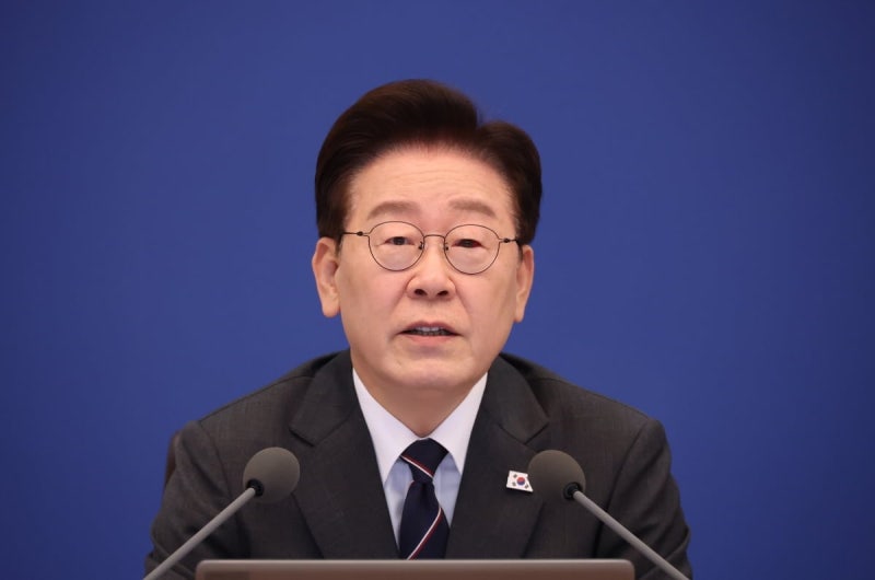 李, 대구 붕괴사고 당일 가족과 <b>골프장</b>…靑 "현장서 대응 지시"