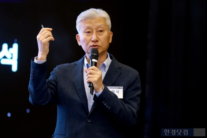 한경닷컴이 주최하는 '2026 한경 넥스트 머니포럼'이 13일 서울 중림동 한국경제신문사 18층 다산홀에서 'AI 웨이브가 바꾸는 부의 지도, 미래 자산 관리 전략'을 주제로 열렸다. 심형석 미국 IAU 교수가 '부
