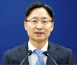 靑 <b>신임 비서실장</b> <b>임광현</b> 국세청장