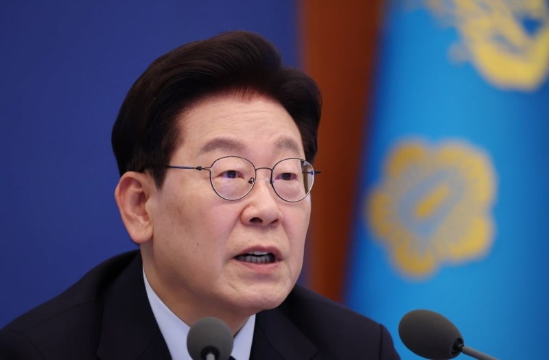 [속보] 李대통령 "<b>부마</b><b>항쟁</b>과 5·18, 헌법 담아내야"