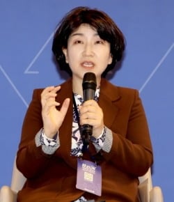 지난 1일 서울 삼성동 코엑스에서 열린 부동산 전시회 '집코노미 박람회 2026' 행사에서 '시니어주택 세미나'에서 박미선 국토연구원 연구위원이 발표를 하고 있다. /문경덕 기자