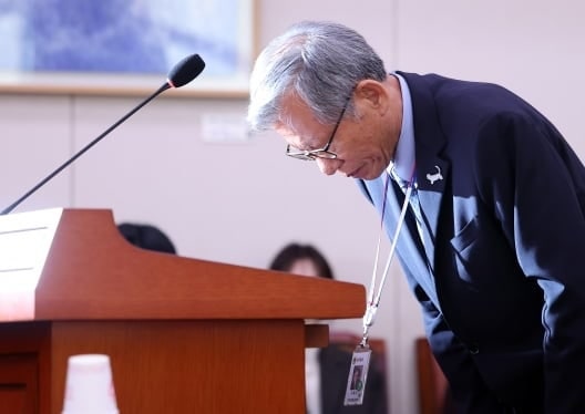 '<b>친일파 글씨</b>' 전시 <b>사과</b>한 <b>유홍준</b>…"부끄러워 솔직하지 못해"