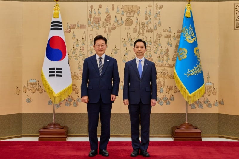 [속보] 李대통령, <b>김지용</b> 중수청장 <b>임명장</b>…"네편 내편 가리지 말아야"