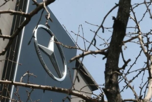[단독] "그랜저·BMW 통과했는데"...벤츠 E250 '날벼락' - 뉴스 썸네일 이미지