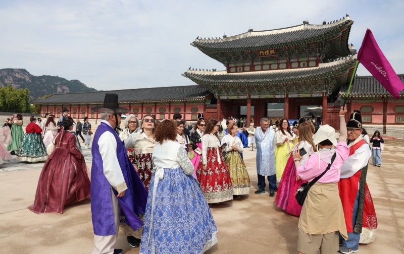 외국인 관광객 1700만 돌파! 10월 안에 역대 최다 기록 갈아치운다