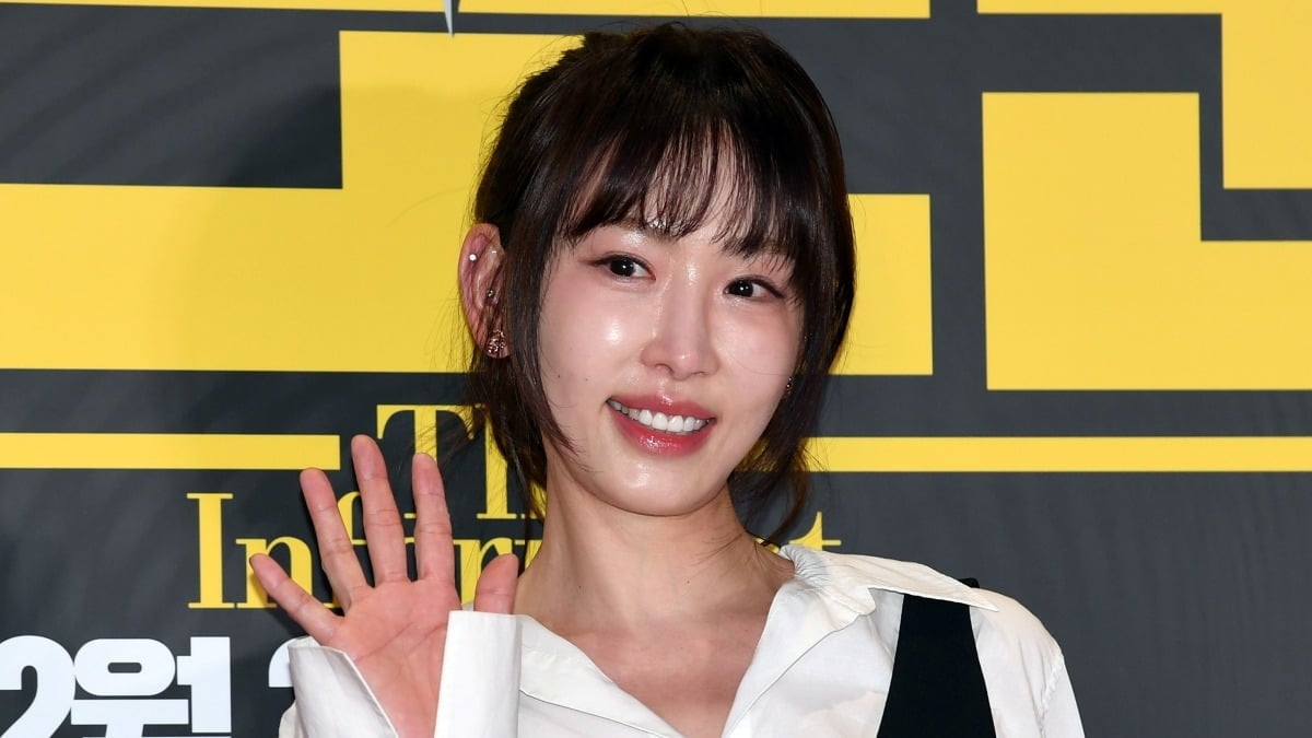 イベント会場で笑顔を見せる女優カン・イェウォン