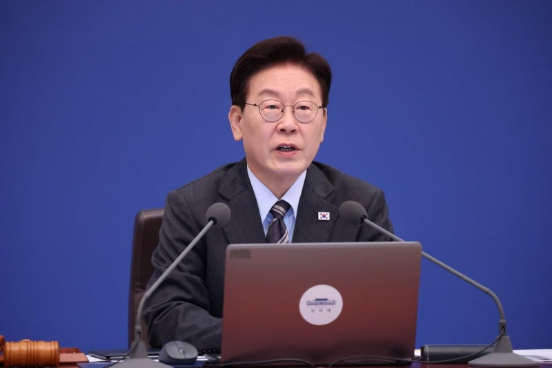 [속보] 李대통령, <b>중수청장 국무회의 참석</b>에 "비정상의 정상화"