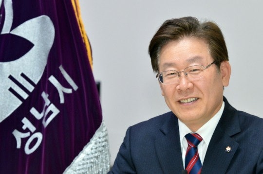 이재명, 아내 <b>김혜경여사</b>와 <b>한부모</b> 가족 <b>격려</b>