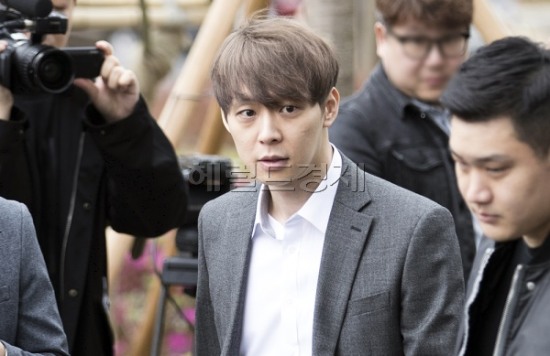 [기획; ‘스타들의 <b>마약</b>’①] 계속되는 스캔들…연예인이 ‘<b>마약</b>’에 빠...