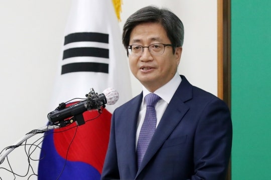 신임 <b>대법관</b> <b>인선</b>, 서열이냐 기수파괴냐…김명수 대법원장 선택은