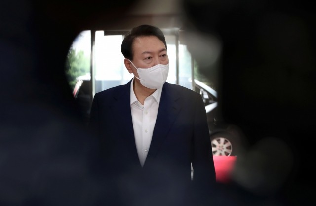 <b>대통령실</b> ‘<b>사적채용</b>’ <b>논란</b>…“과정보다 해명이 더 문제”[데이터 르포...