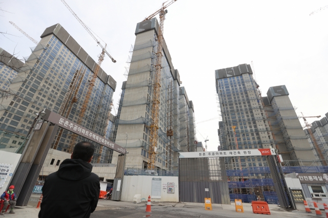 부동산 침체기 맞나요?…둔촌주공 ‘줍줍’에 4만명 몰렸다