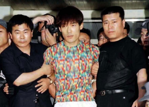 ‘희대의 탈옥수’ <b>신창원</b>, “대화 가능” 의식 회복…침대 손발 묶였다[종합...