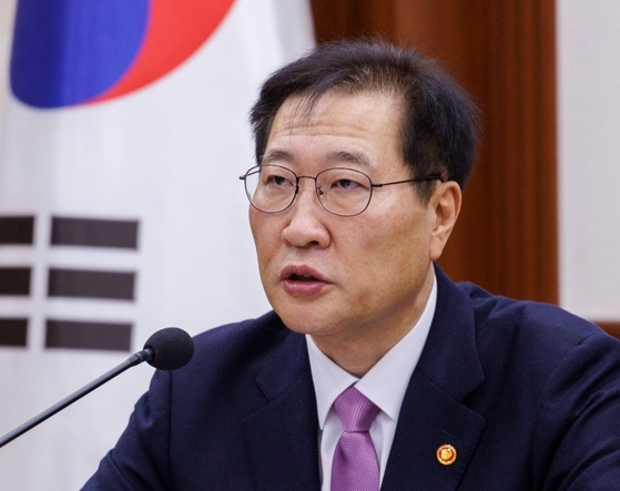 법무장관 “이종섭, 공적업무 감안해 출금 해제 논의”