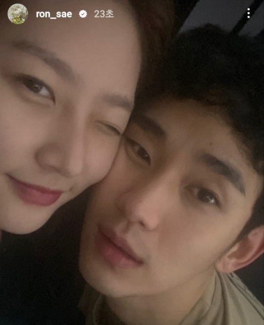 <b>김수현</b>, <b>김새론</b>과 난데없는 <b>열애설</b>…밀착 사진에 ‘발칵’