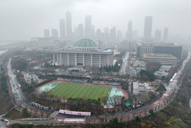 “주말 나들이는 실내로"… 황사·<b>미세먼지</b> ‘나쁨’