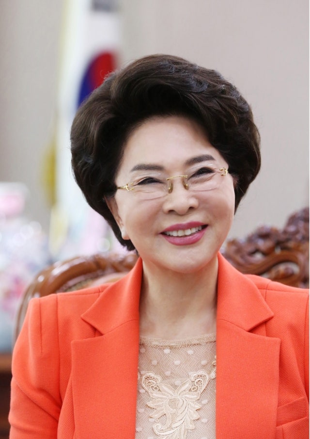‘의사’ <b>이길여</b> 총장 “<b>의대생</b>은 강의실로…6·25때도 책 놓지않아”