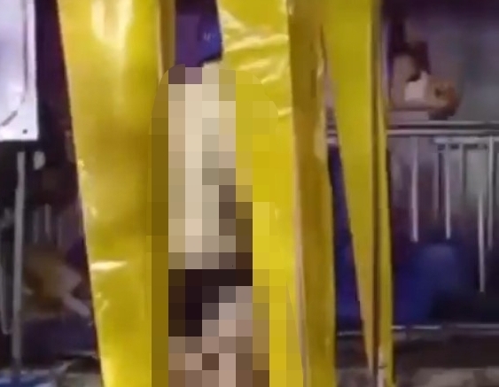한국인 남성 2명이 태국 방콕 송끄란 축제에서 성행위를 하는 모습이 찍힌 영상이 SNS에 확산되고 있다.[SNS 캡처]