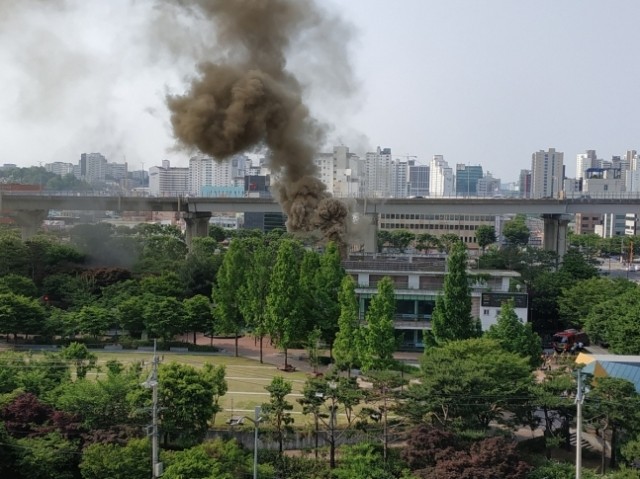 동대문구 <b>용두동</b> <b>환경자원센터</b> <b>화재</b>…용두역 일부 출구 임시폐쇄