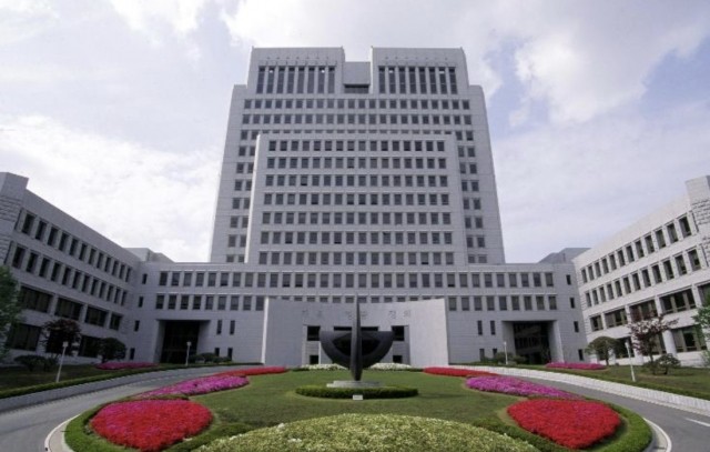 척추 수술 후 <b>간호조무사</b>가 <b>피주머니</b> 고정…<b>대법</b> “의료법 위반”