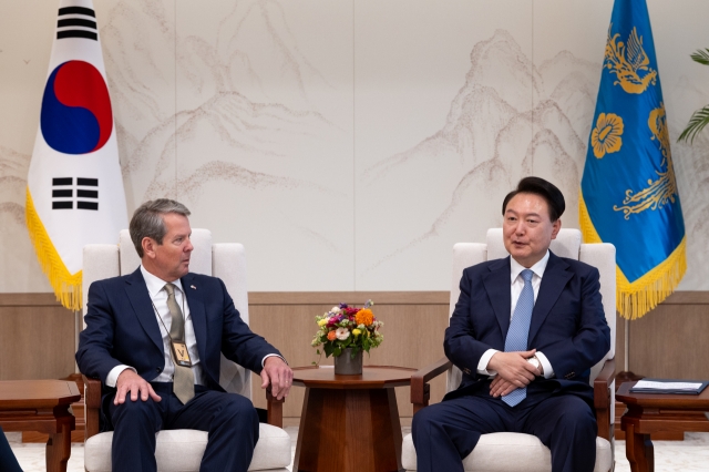 總統Yoon Seok -Yeol將於18日在首爾的Yongsan總統辦公室採訪州長Brian Kemp[聯邦]