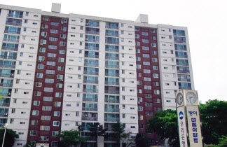 세대수 줄이는 재건축 단지들