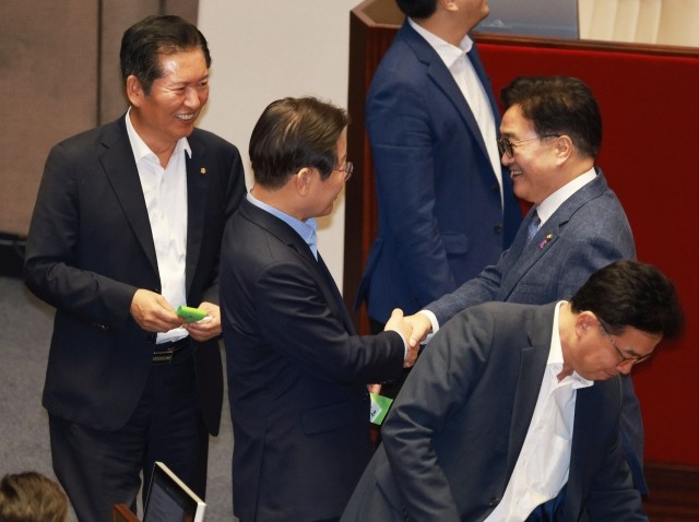 ‘<b>이진숙</b> 방통위원장 <b>탄핵안</b>’ 국회 통과
