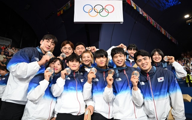 <b>한국 유도</b>, <b>혼성</b>단체전 첫 메달…독일 꺾고 동메달 ‘쾌거’[파리2024]