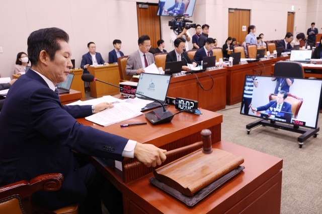 野, <b>법사위</b> 국감증인에 김건희 <b>여사</b> 단독채택…與 반발 퇴장