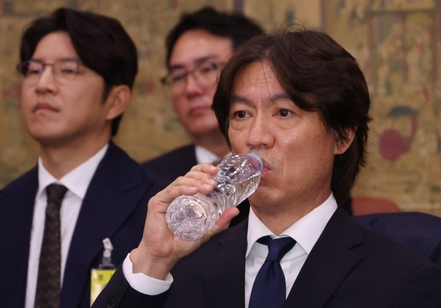 <b>홍명보</b> ‘단골<b>빵집</b>’이 무슨 죄?…“악플때문에 힘들다” 가게 주인의 ...