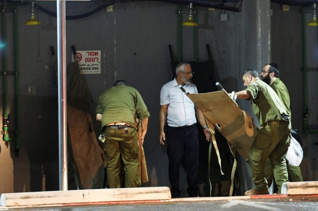 Israeli soldiers at the Soroka Medical Center in Beersheba, Israel, where they are treating the wounded following a drone attack by Hezbollah on Israel on the 13th (local time). [Reuters]