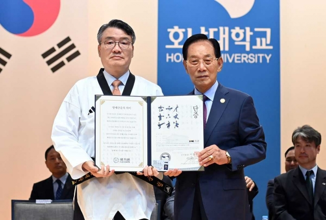박상철 라이트닝 바카라 사이트 총장, 태권도 명예 6단증 수여 받아