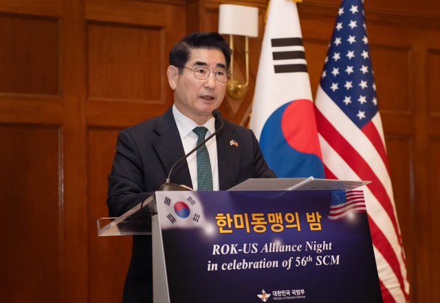 Defense Minister Kim Yong-hyun, who is in Washington D.C. to attend the 56th ROK-U.S. Security Consultative Meeting (SCM), delivers a welcoming speech at the 12th Baik Seon-yup ROK-U.S. Alliance Award ceremony on the 29th (local time). Yonhap News
