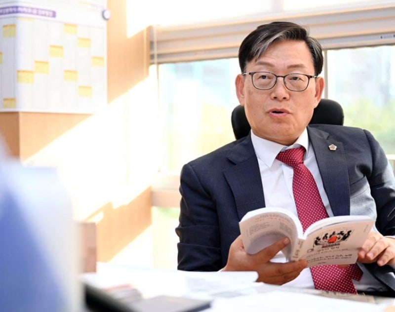 “尹 계엄 <b>결단</b>에 <b>경의</b>”→“해프닝 허탈”…부산시의원 파장