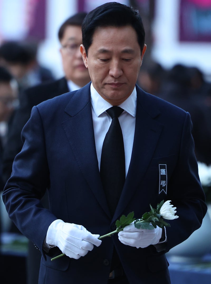 <b>오세훈</b> <b>시장</b>, 을사년 새해 맞아 국립<b>서울</b><b>현충원 참배</b>
