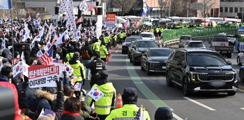 공수처 “군·<b>경호</b>처 숫자가 2배…크고 작은 몸싸움” [세상&]