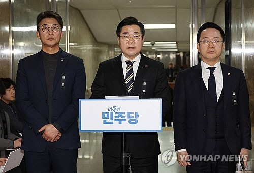 野 “<b>명태균</b>, 공익제보자 요건 검토…윤, <b>황금폰</b> 공개 막기 위해 <b>계엄</b>”