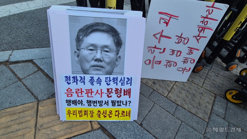 빨리 댓방가자 좌파들이 행배 인권 지켜달라는 개소리중이다 - 미국 정치 마이너 갤러리