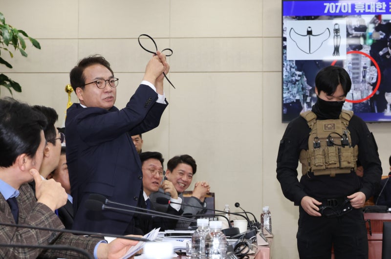 <b>박선원</b> “<b>케이블타이</b>, 국회 봉쇄 아닌 의원 체포 위해 준비한 것…김현...