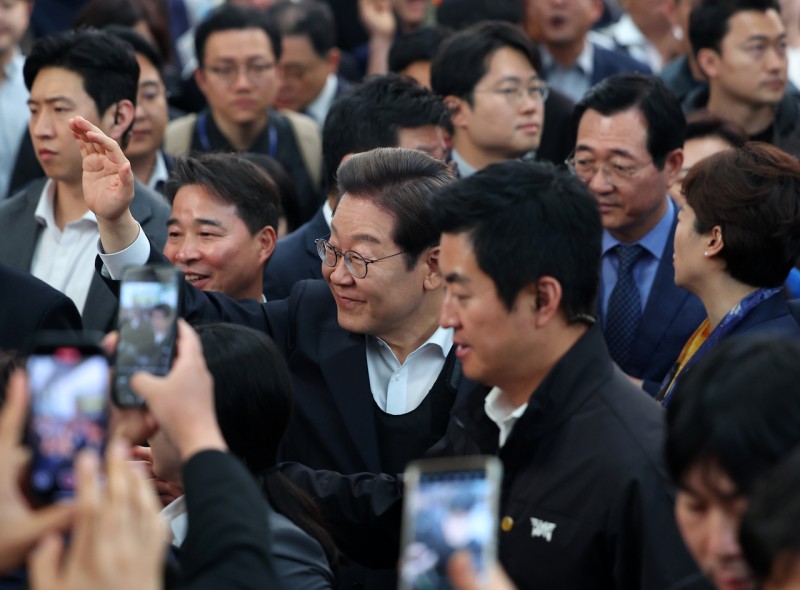 <b>이재명</b> “<b>국힘 후보교체</b> 사태, 일종의 친위쿠데타”