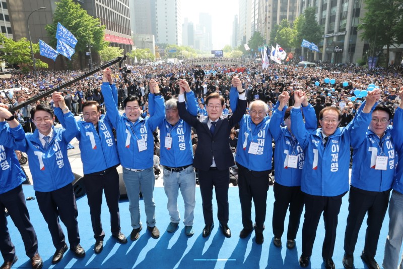 [속보]<b>이재명</b> 1호 <b>공약</b>은 ‘경제 강국’…AI 등 신산업 집중 육성