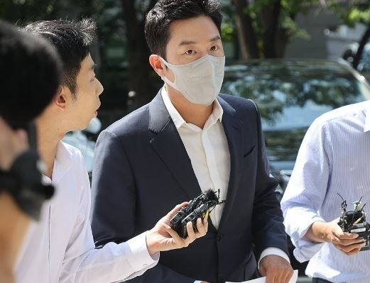 ‘가상화폐 부정청탁’ <b>성유리 남편 안성현</b>, <b>보석</b>으로 풀려나