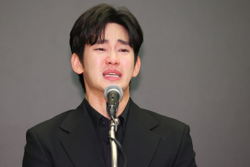 <b>김수현</b>-故김새론 진실공방, <b>국과수</b>서 밝히나…‘카톡·녹취록’ <b>감정</b> 돌...