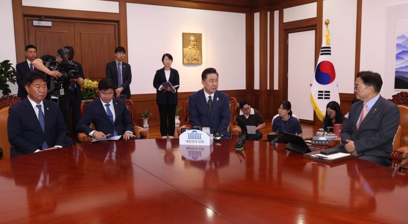 [속보]<b>우원식</b> “가장 빠른 시일 안에 양당 원내대표 회동 제안할 것”
