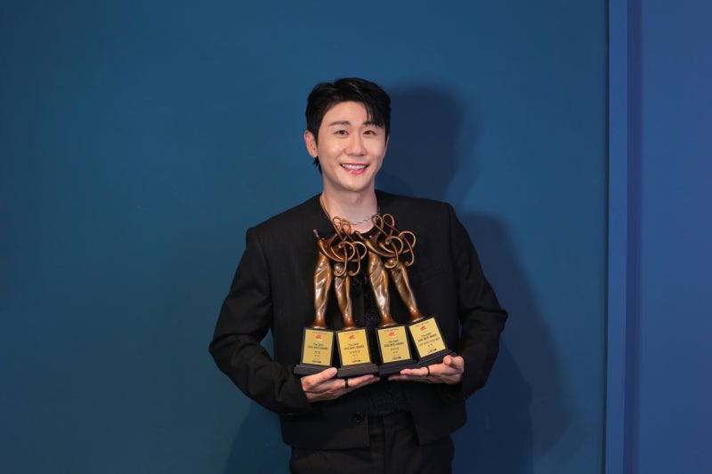 <b>영탁</b>, ‘제34회 <b>서울가요대상</b>’ 4관왕…명실상부 슈퍼슈퍼한 대기록