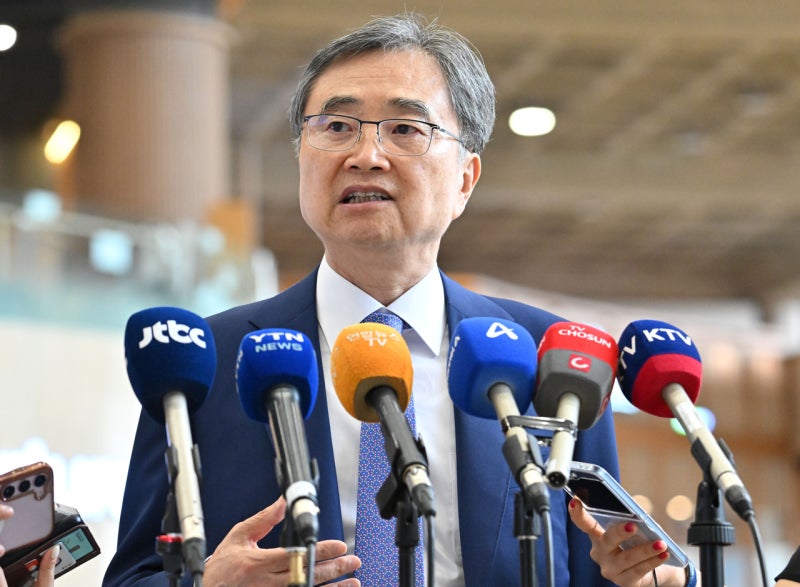美 앞서 日 가는 <b>조현 외교장관</b> “<b>한일</b>·한미일 <b>관계</b> 실용<b>외교</b> 업그레이...